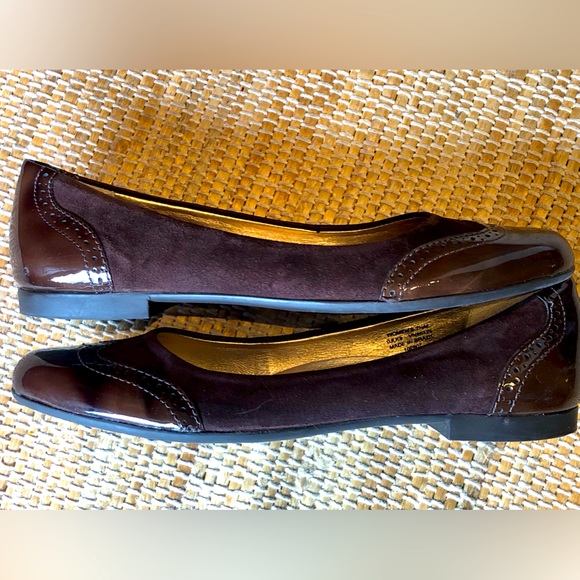 LL BEAN sz7.5 Chocolate brown ballet flats Patent/suede Wingtip design look new! - Picture 4 of 8